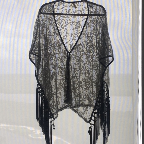 TYCHE LACY Shawl and Cover Up Rose Pattern One Size - Picture 5 of 11